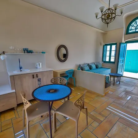 Magnificent Santorini Villa 3 Bedrooms Villa Royal Beautiful Caldera View With 2 Outdoor Hot Tubs Oia